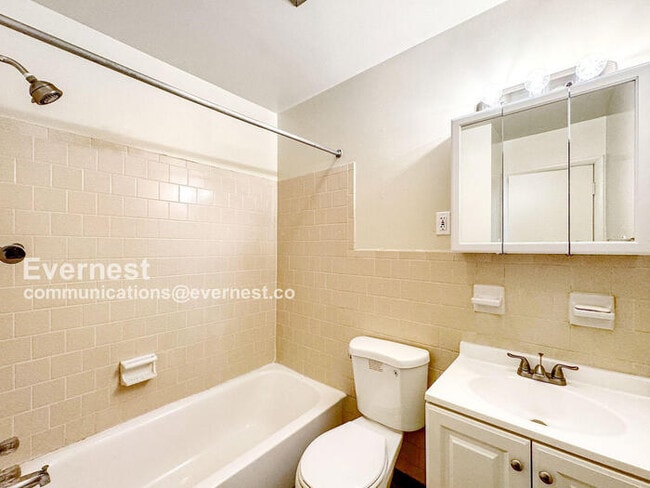 Building Photo - 111 Newcastle Dr