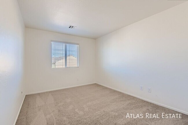 Building Photo - 2692 Niddrie Ave