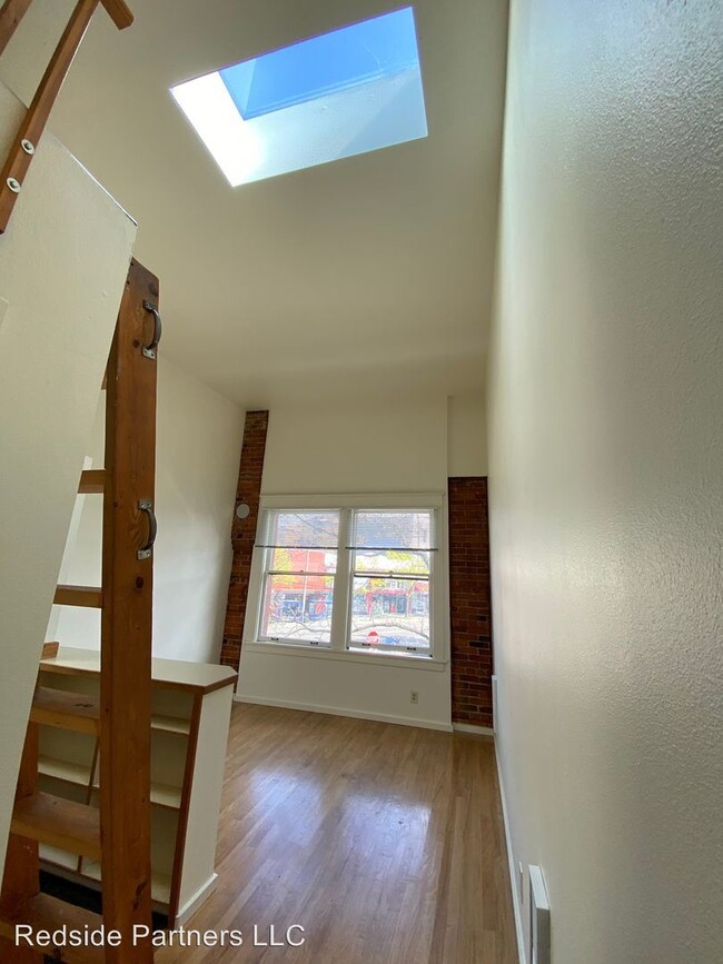 Primary Photo - 5443 Ballard Ave NW