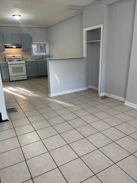 Building Photo - 2035 E Venango St