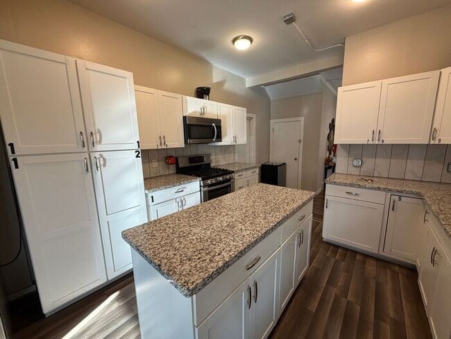 Building Photo - 527 Nevada St