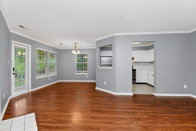Building Photo - Amazingly and rarely available home that is literally on the greenway.