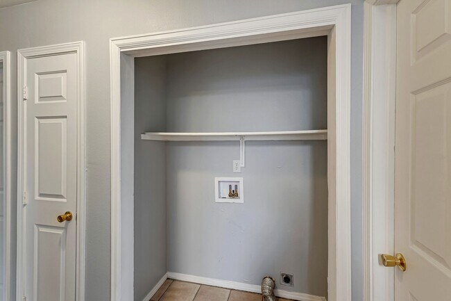 Building Photo - 3249 White Ave