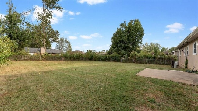 Building Photo - 1003 N 30th St
