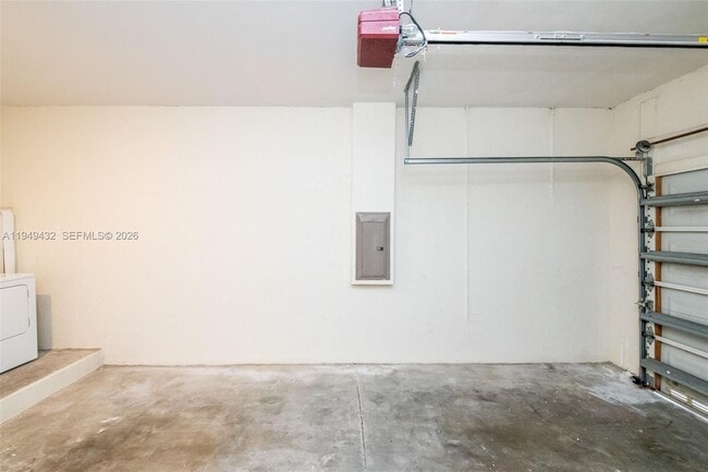 Building Photo - 1911 Madeira Dr