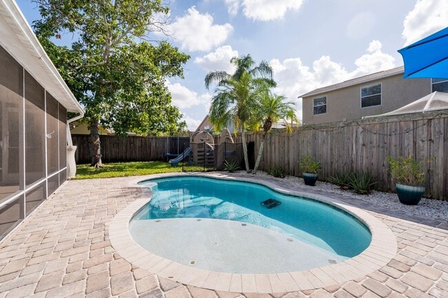 Building Photo - STUNNING 4-BED, 3-BATH HOME WITH SOLAR PANELS IN TAMPA, FL!