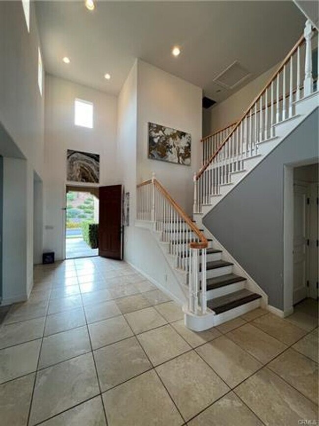 Building Photo - Stunning Tuscany Hills Home