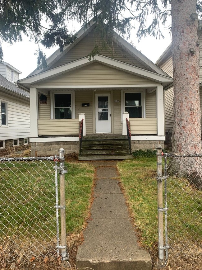 Primary Photo - Cute House for Rent in Downtown Rossford