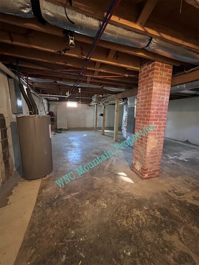 Building Photo - 247 Pleasant Meadow Ln