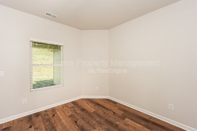 Building Photo - 54 Trophy Loop