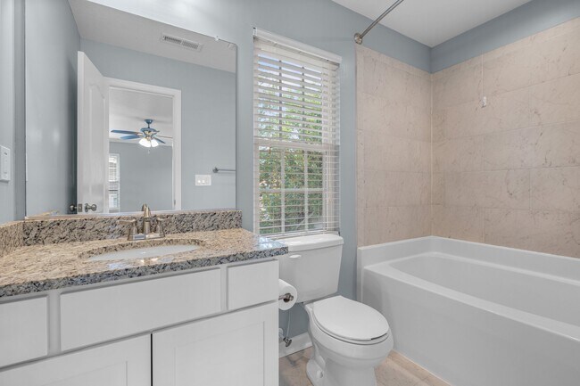 Building Photo - 426 W 28th St