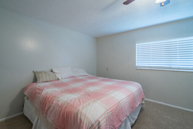 Building Photo - 3 Bedroom Home In St. George With Spacious Backyard