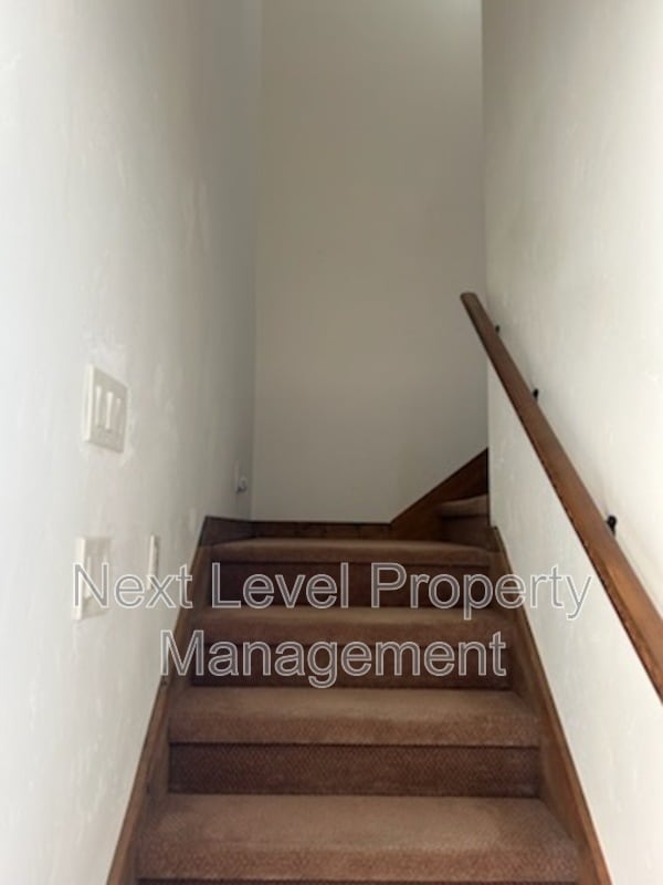 Building Photo - 302 Batavia Ln