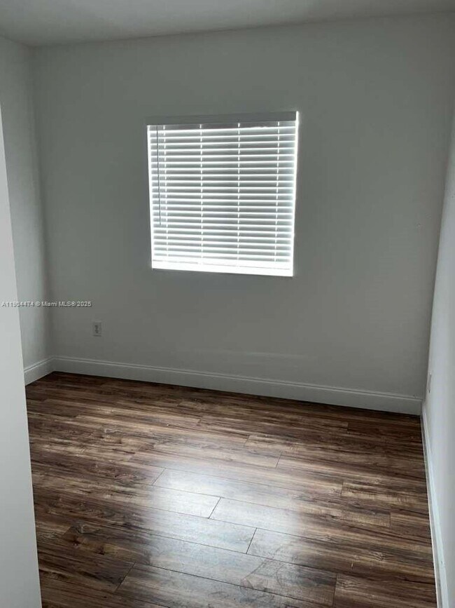 Building Photo - 5067 SE Mariner Garden Cir