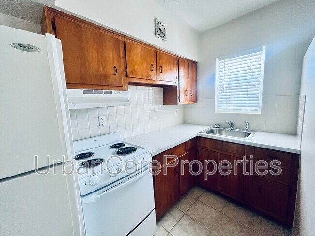 Building Photo - 115 7th Ave N