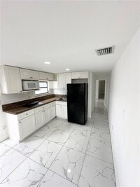 Building Photo - 3331 NW 18th Terrace