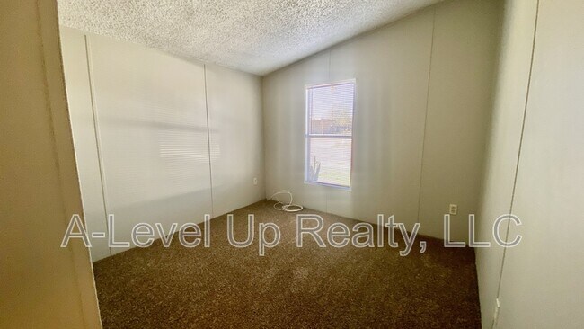 Building Photo - 307 W Lee St