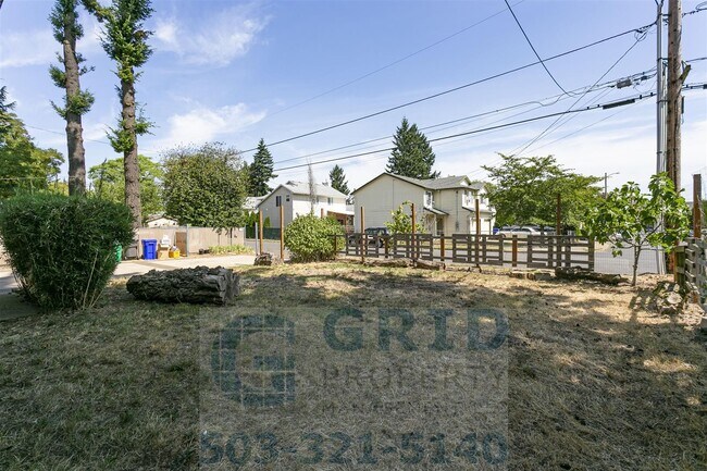 Building Photo - GPM639 - 2801-2803 SE 125th Avenue (T1)