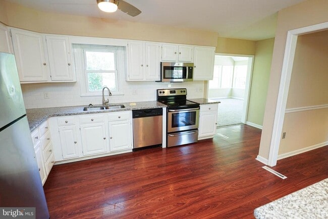 Building Photo - 5679 Anchor Pl