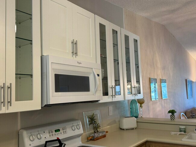 Building Photo - 801 Sabal Ridge Cir