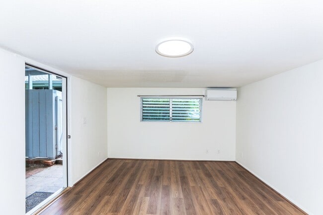 Building Photo - Kahala Avenue Beachside - remodeled 2 bedroom, 1 bath with Luxury Vinyl Plank Flooring