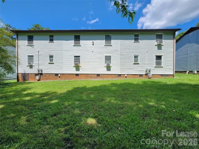 Building Photo - 667 Faith Dr SW