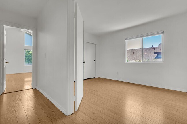 Building Photo - 2750 N Canal St