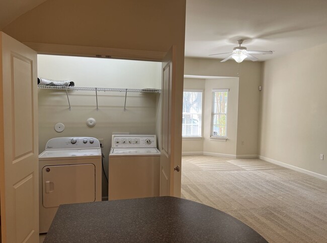 Building Photo - Townhouse For Rent