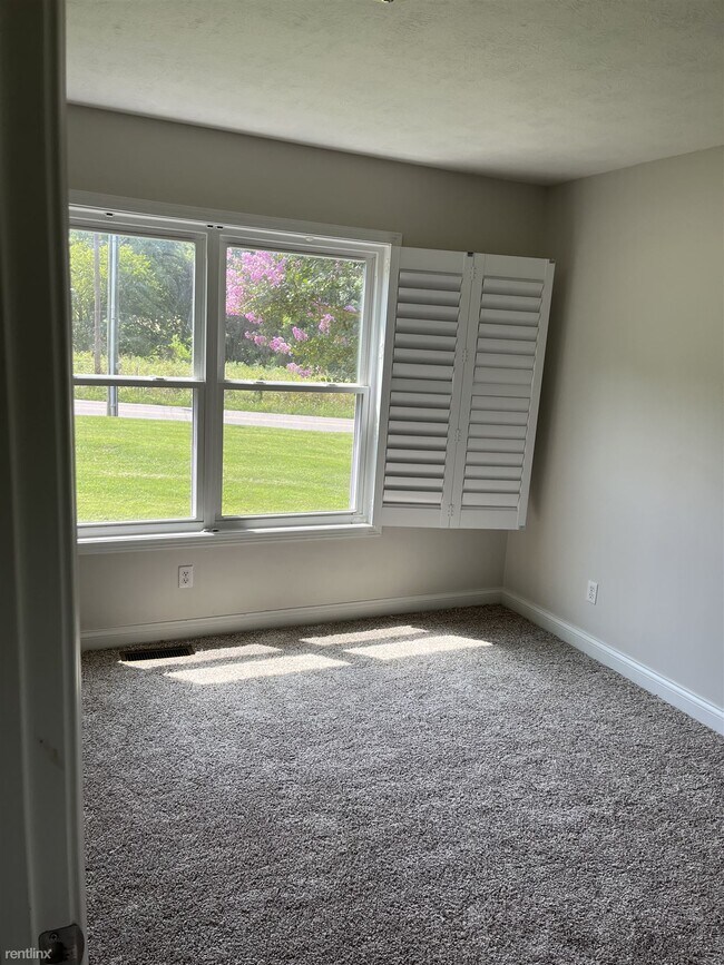 Building Photo - 3 br, 2 bath House - 2550 Louisville Boatd...