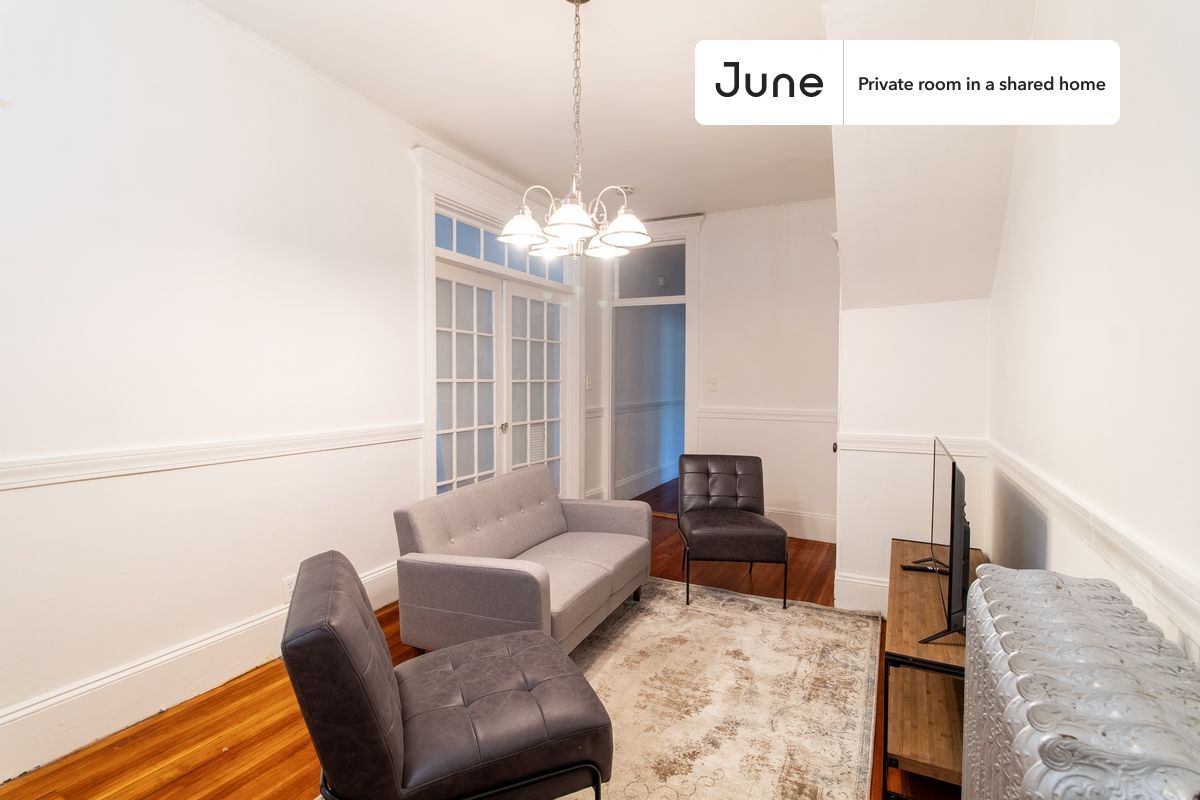 Building Photo - Room in Shared 5 bed/2 bath home in Dorchester Center
