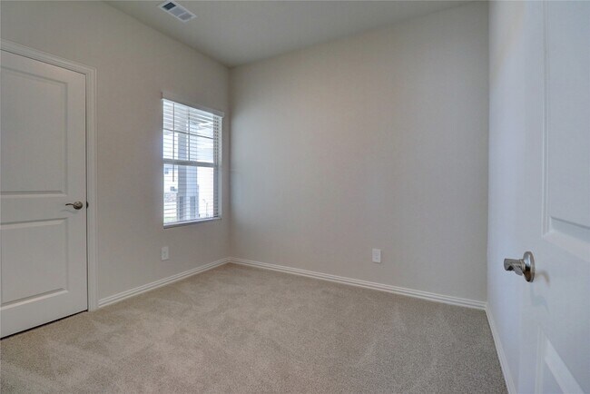 Building Photo - 4104 Zoe Ln