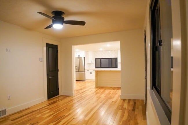 Building Photo - Luxury Rental - South Side