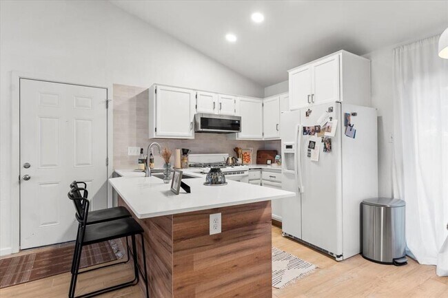 Building Photo - 1411 Gracy Farms Ln