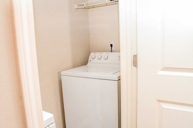 Building Photo - 705 Walker Square