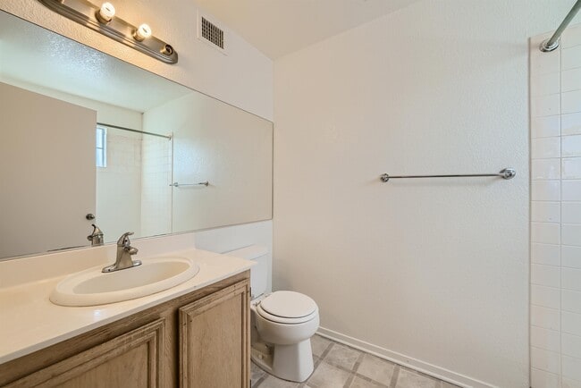 Building Photo - 1908 Mountain Hills Ct