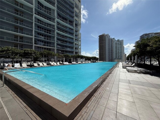Building Photo - 495 Brickell Ave