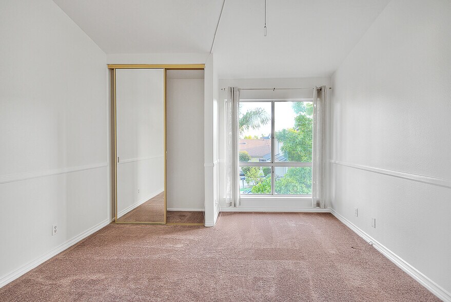 Building Photo - 26222 Fern Glen