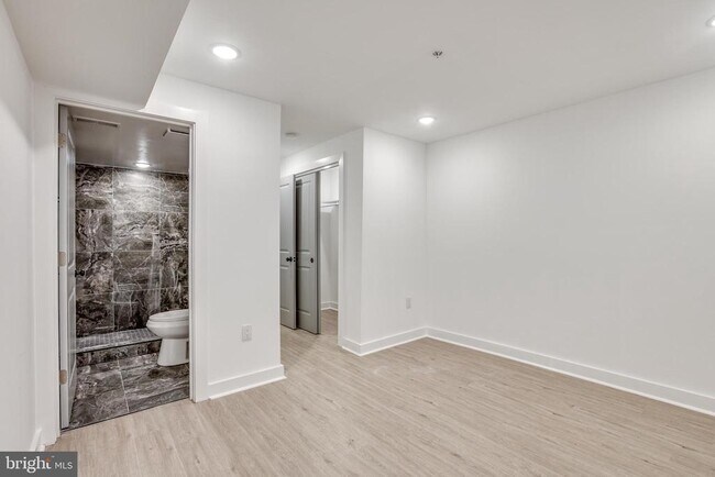 Building Photo - 922 W Arizona St