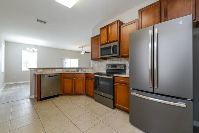 Building Photo - 567 19th St NW