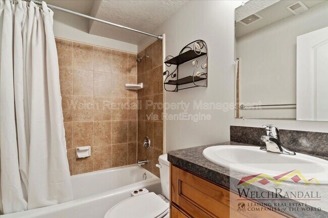 Building Photo - 1007 W 17th St