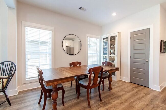 Building Photo - 1156 Burrow Cir