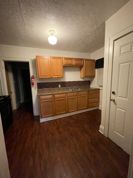 Building Photo - 544 Brown St