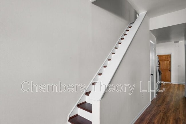 Building Photo - 1309 Emerald St NE