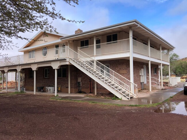 Building Photo - Canyon Street Apartment U100 **Utilities Included**