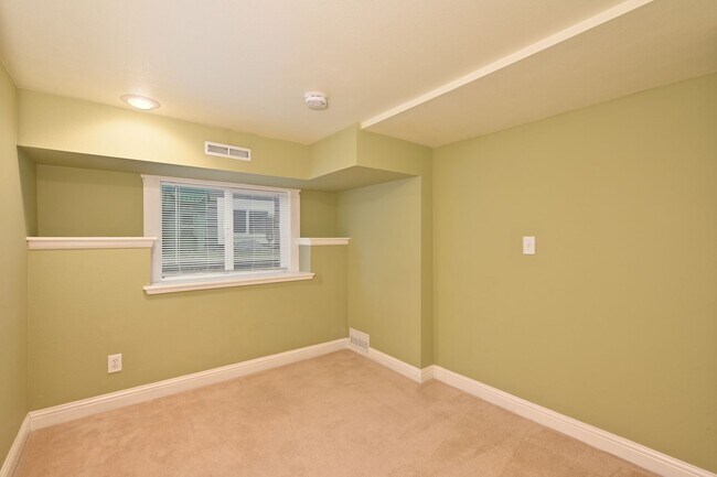 Building Photo - 758 N 66th St