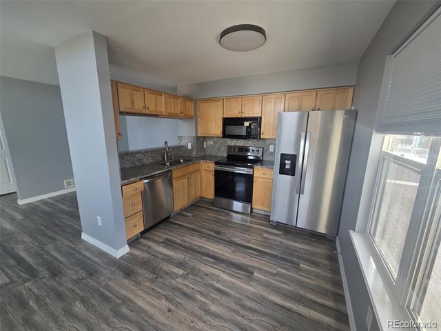 Building Photo - 13275 Holly St