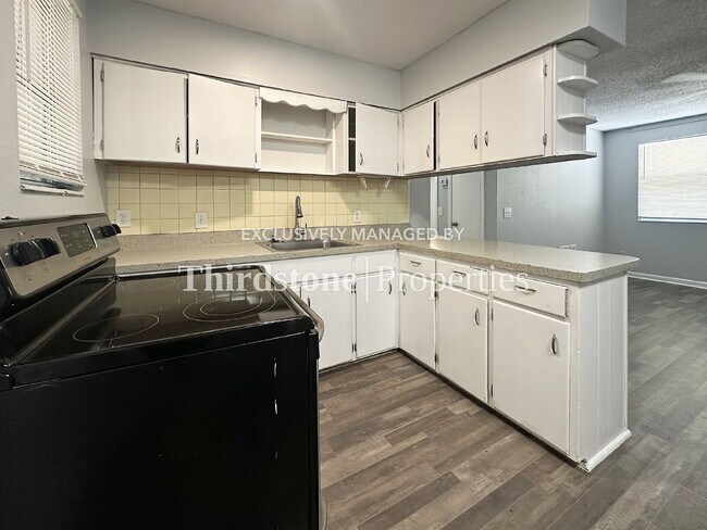 Building Photo - 1160 Comanche St
