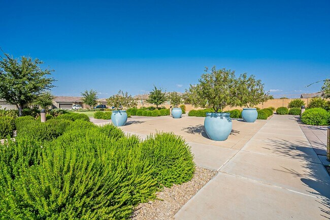 Building Photo - Gated Community Amazing ameneties