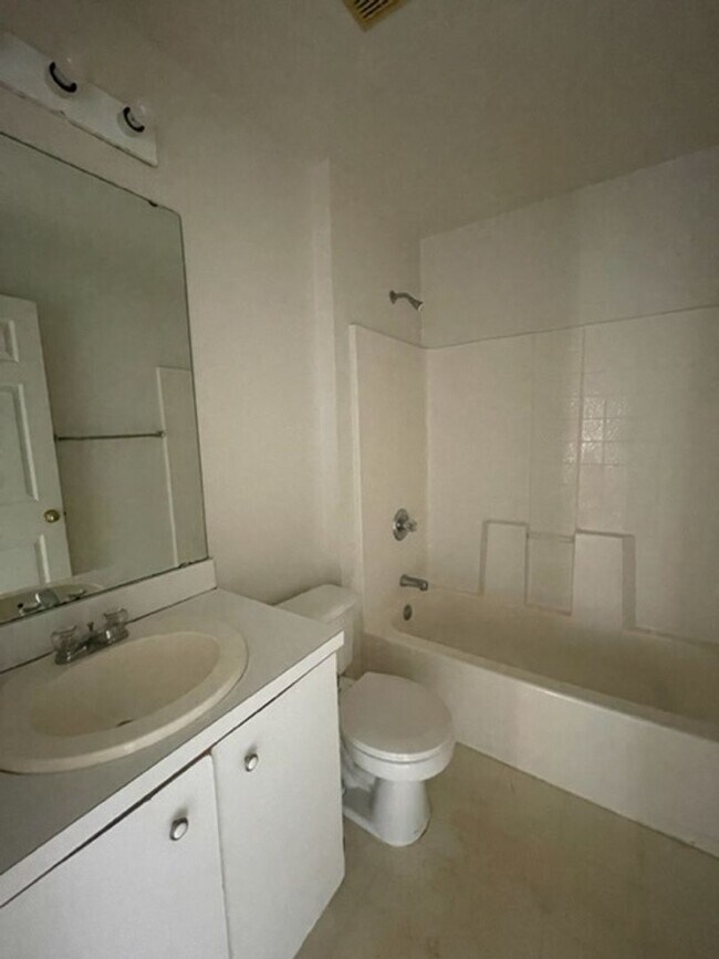Building Photo - 3/2 in Poinciana for Rent