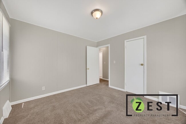 Building Photo - Affordable 3 BED 1 BATH Bungalow Home!